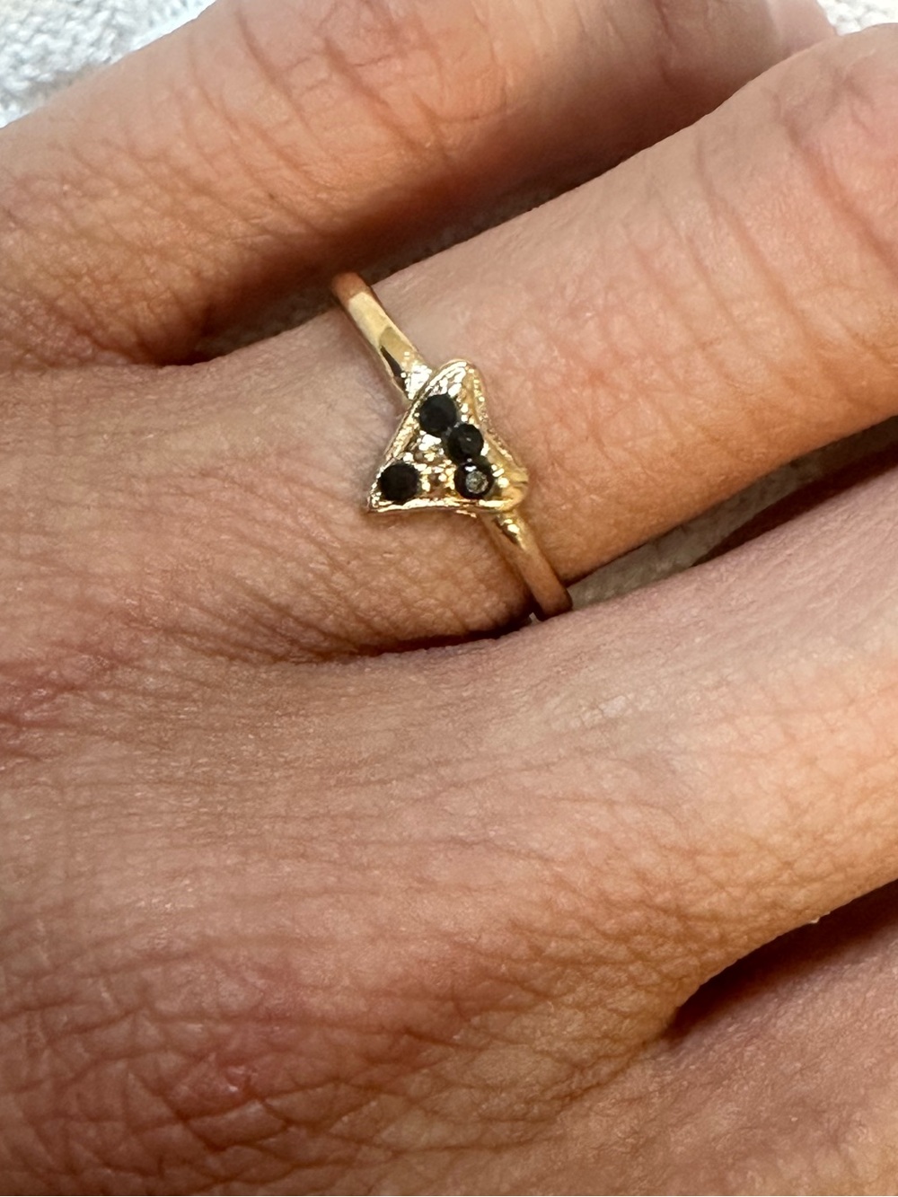 Beautiful Gold ring - Picture 2 of 3